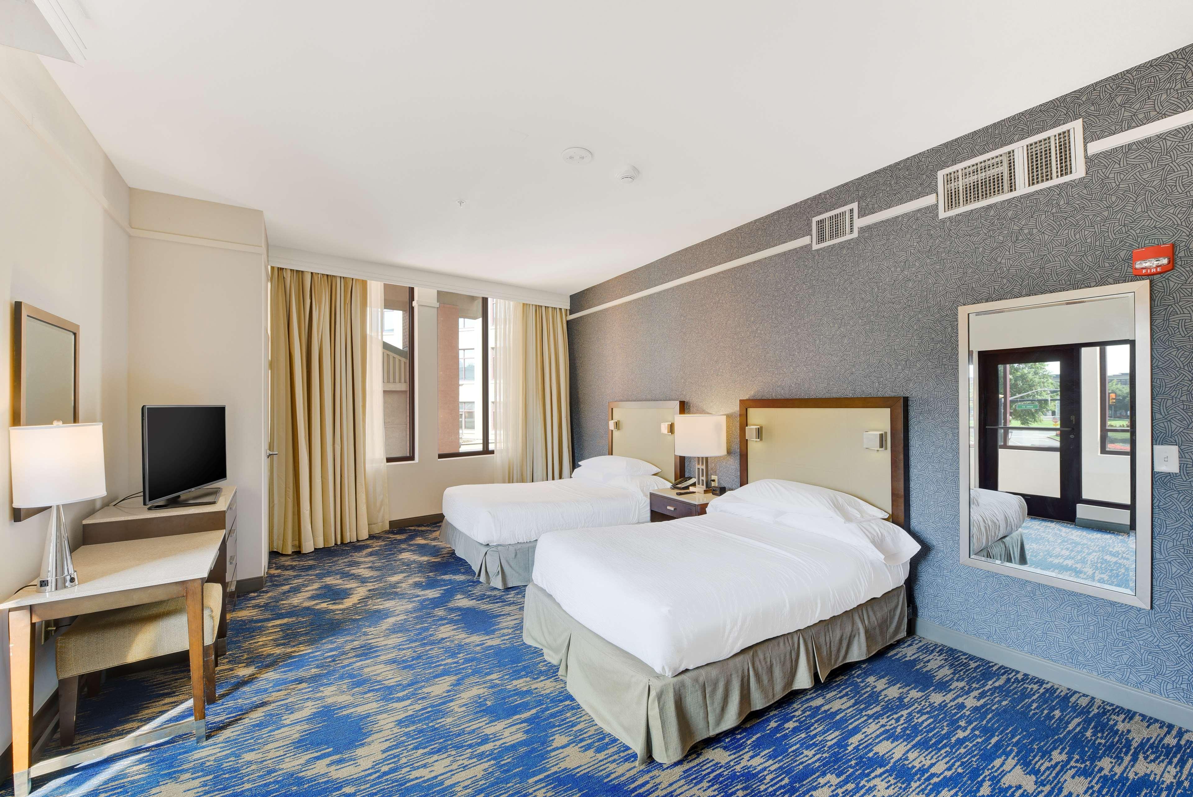 Embassy Suites By Hilton Alexandria Old Town Eksteriør billede