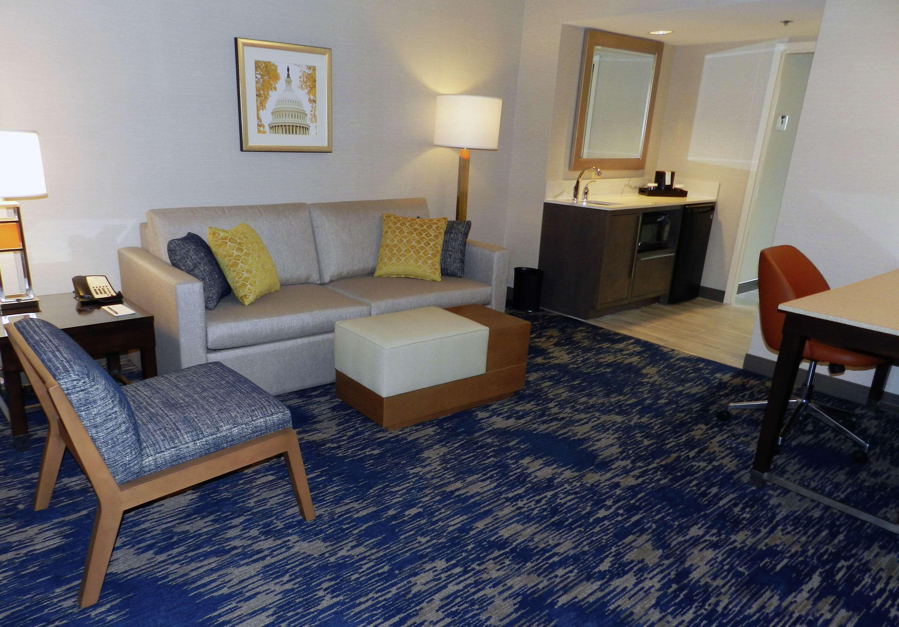 Embassy Suites By Hilton Alexandria Old Town Eksteriør billede