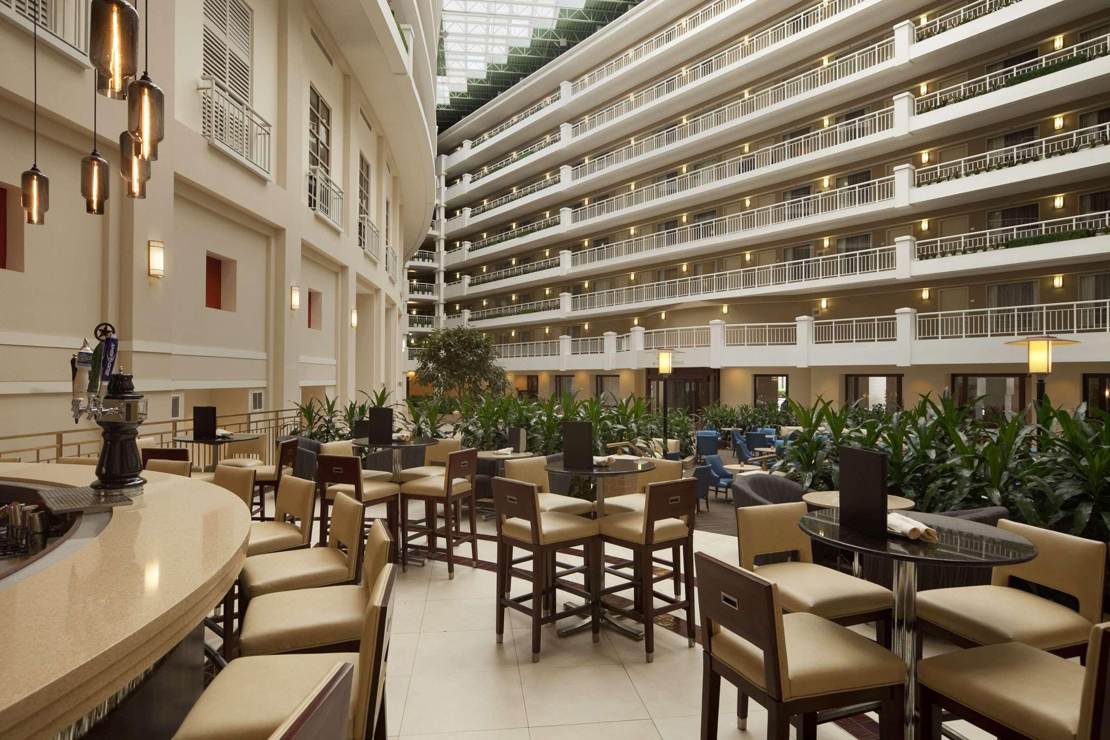Embassy Suites By Hilton Alexandria Old Town Eksteriør billede