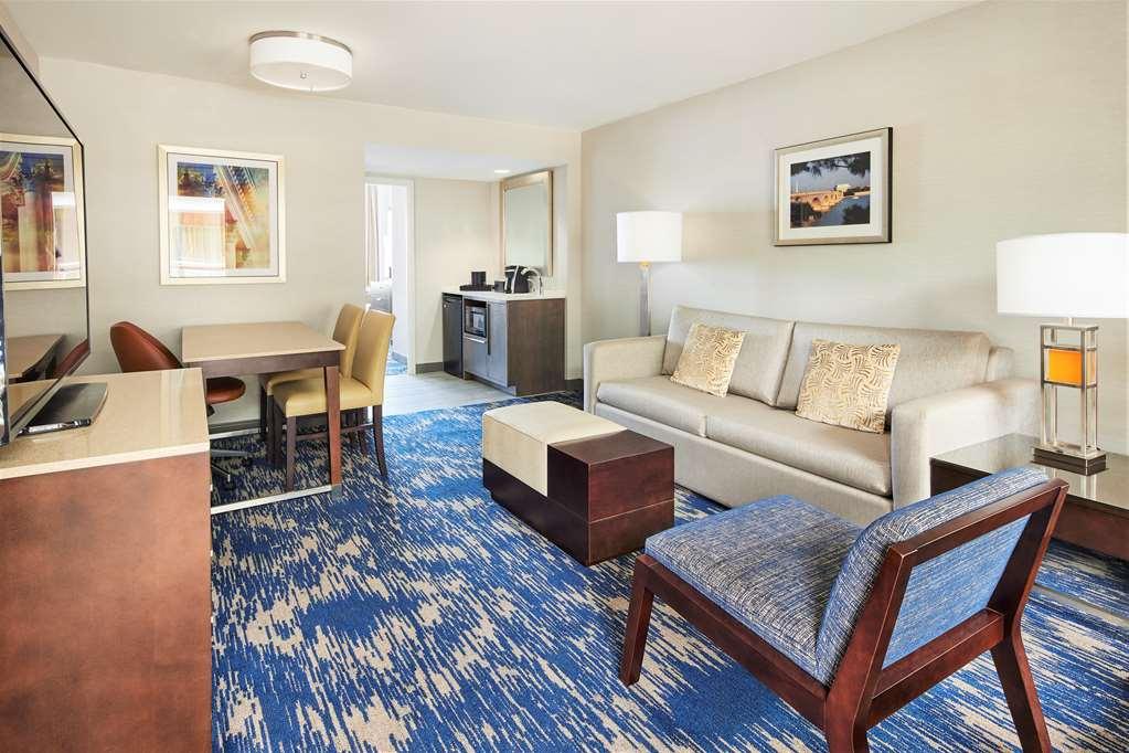 Embassy Suites By Hilton Alexandria Old Town Værelse billede