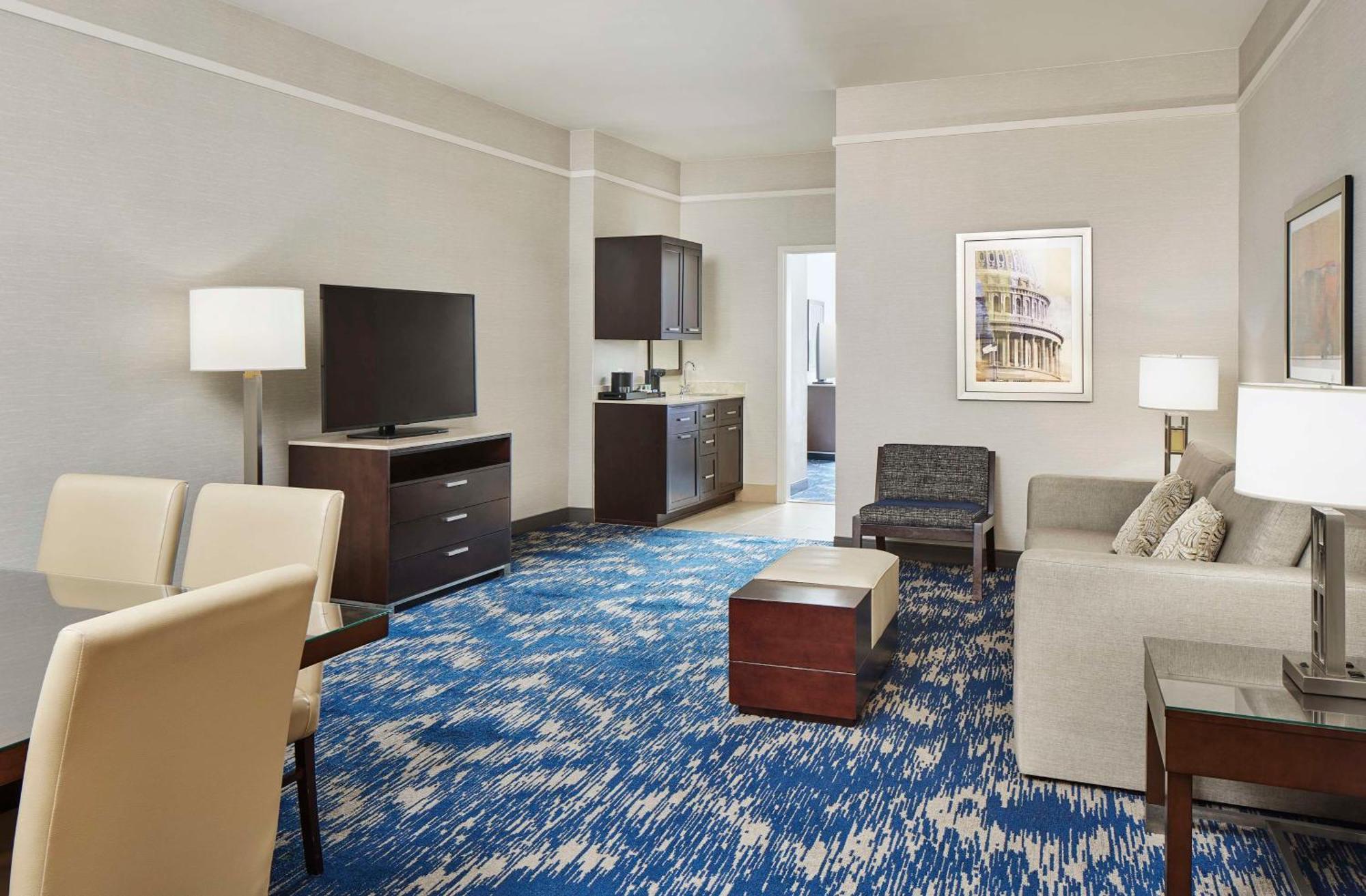 Embassy Suites By Hilton Alexandria Old Town Eksteriør billede