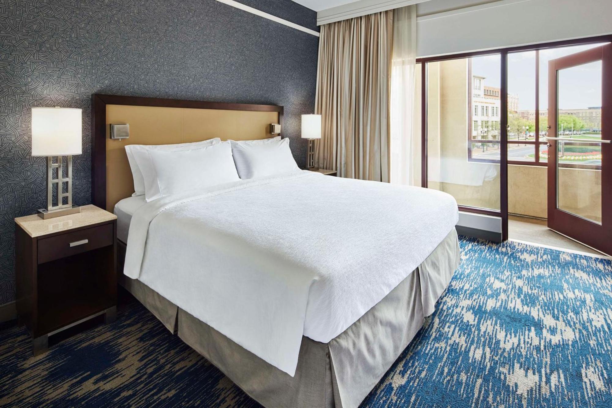 Embassy Suites By Hilton Alexandria Old Town Eksteriør billede