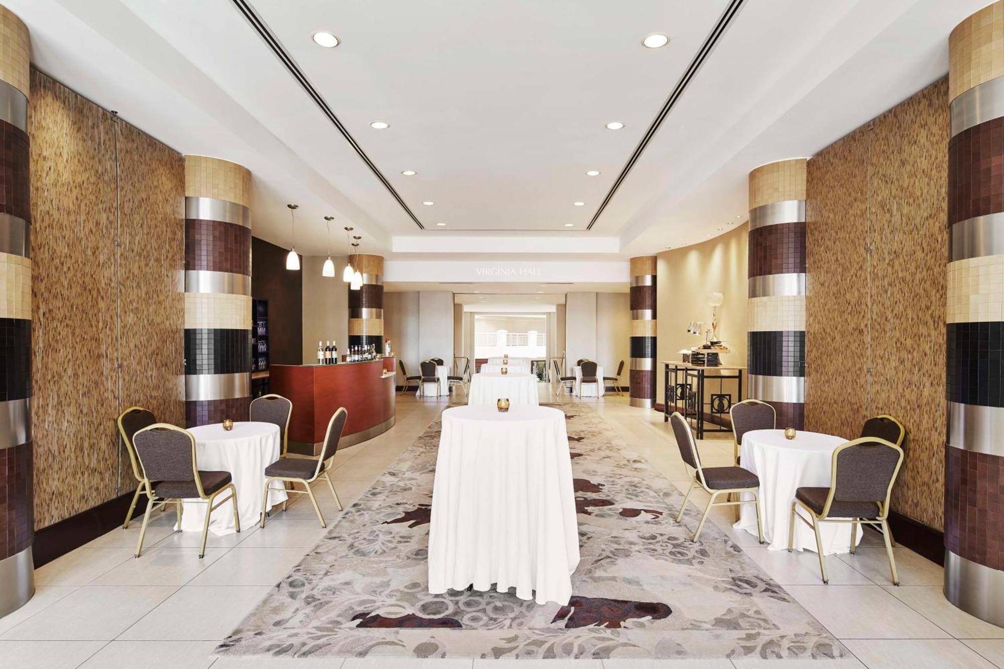 Embassy Suites By Hilton Alexandria Old Town Eksteriør billede