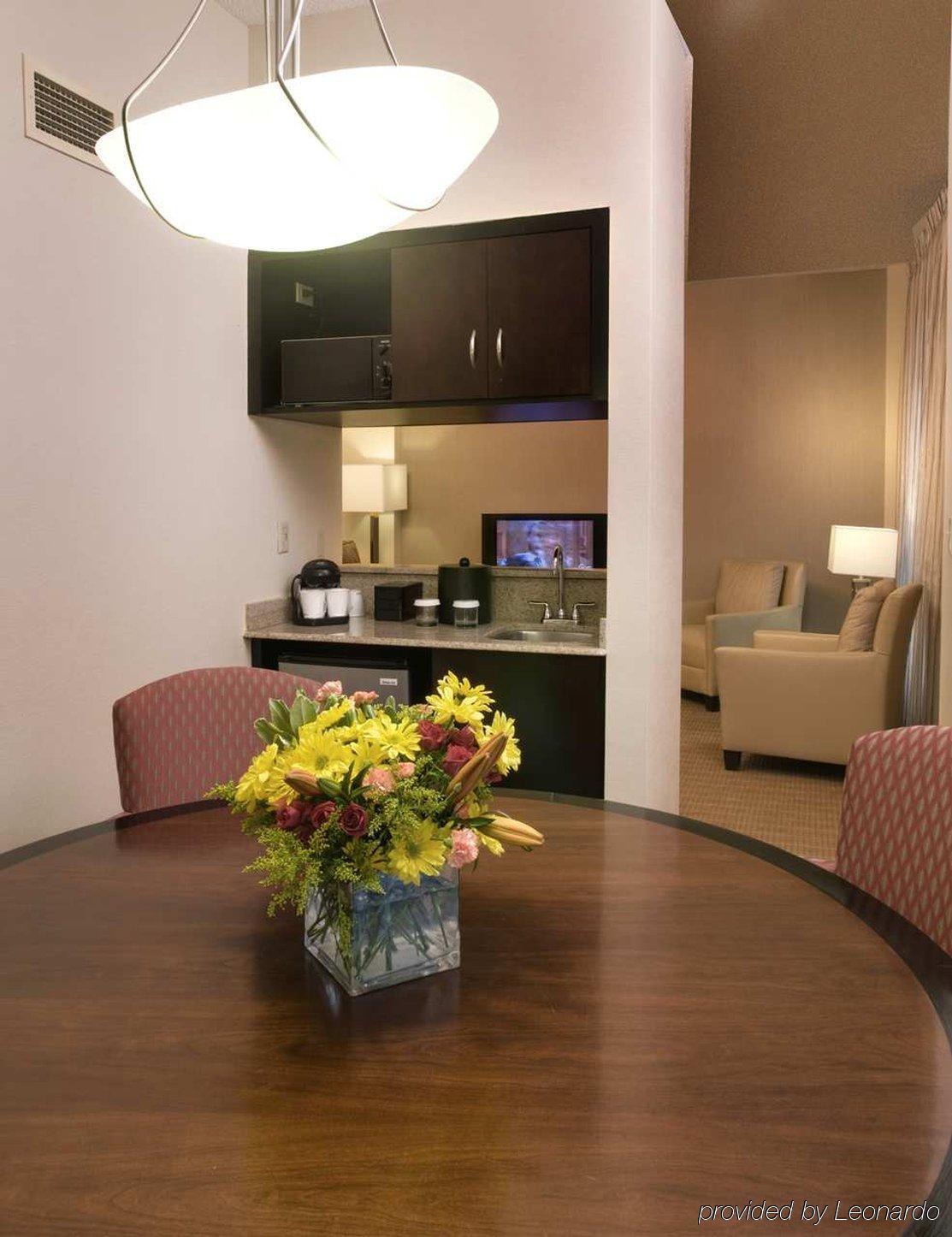 Embassy Suites By Hilton Alexandria Old Town Værelse billede